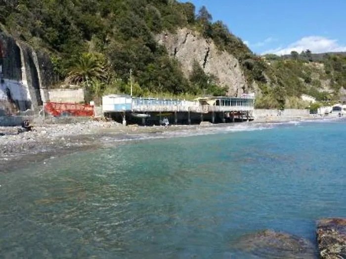 Colpo di calore in spiaggia a Moneglia, muore turista lombarda di74 anni