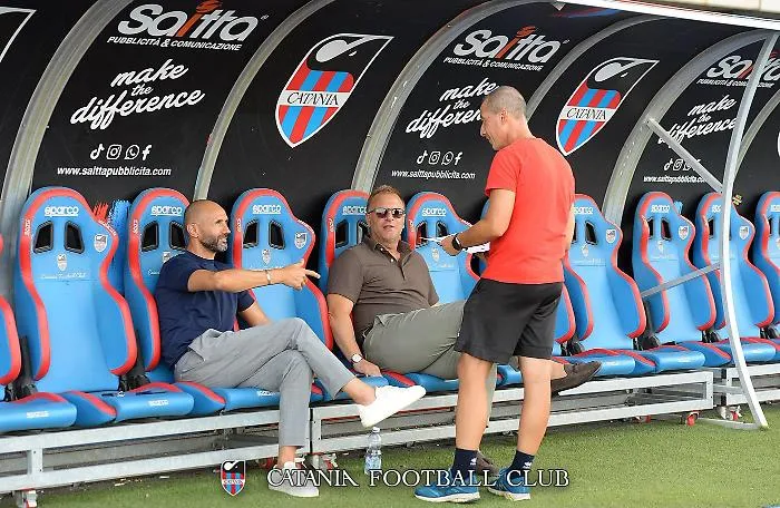 Il diesse Varr&agrave; e l'ad Grella a colloquio con il tecnico Longo