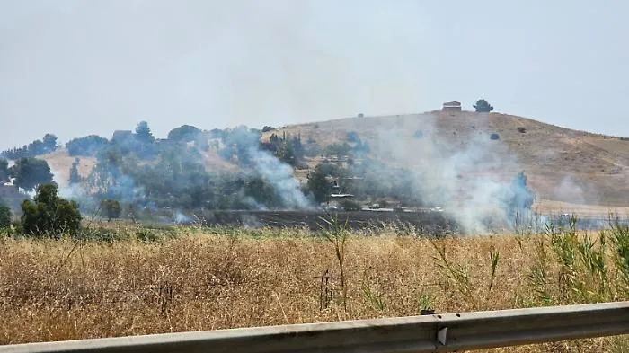 Incendi ad Agrigento, fiamme nella Valle dei Templi e case minacciate a Cammarata