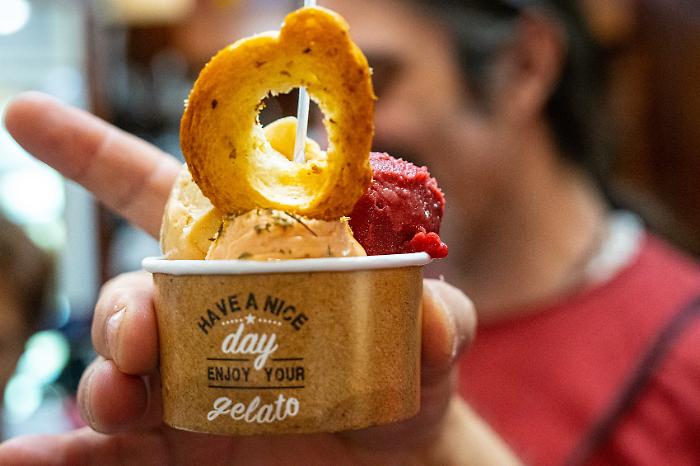 Avete mai provato il gelato all'insalata? E quello ai funghi porcini?  A Monterosso Almo si sperimentano gusti originali