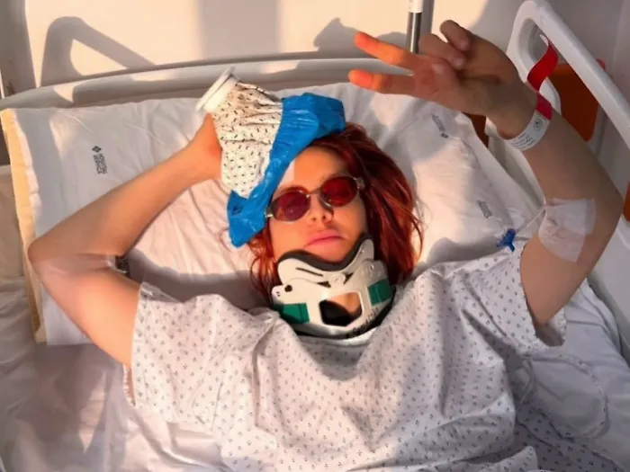 &laquo;Un grande spavento, ma sto bene&raquo;: il messaggio di Noemi ai fan dopo la caduta dal palco