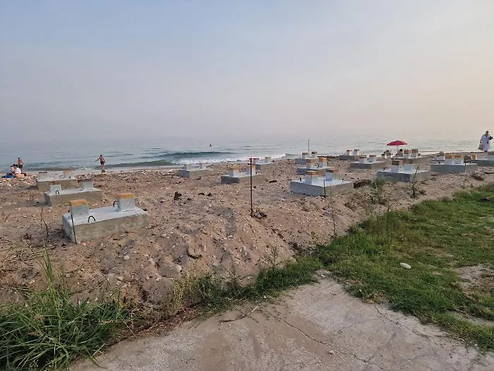 Nuovo chalet a Playa Grande, villeggianti e residenti esasperati: "Chiediamo verifiche"