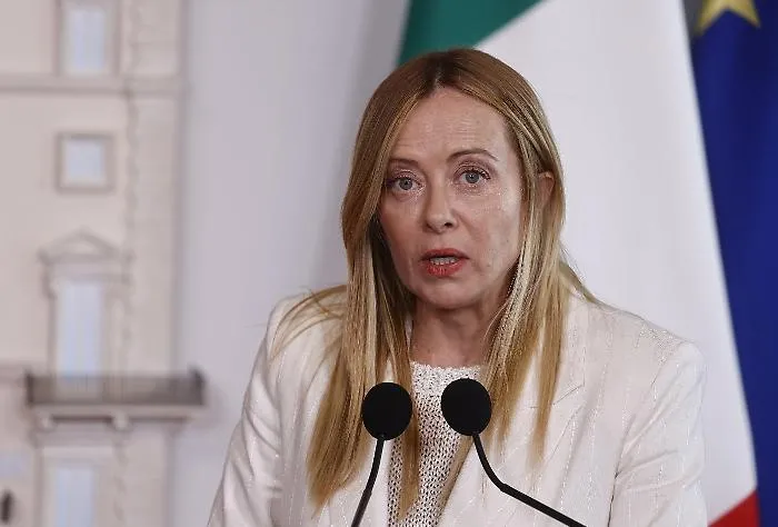Da Meloni pollice verso su Vannacci: Palazzo Chigi prende le distanze dal video del generale (con molti "ma")