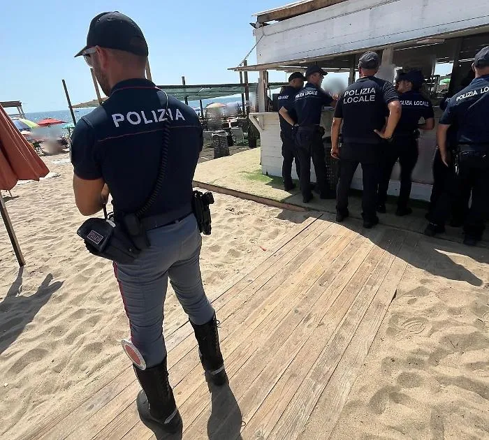 Controlli tra lidi e chioschi di viale Kennedy alla Plaia: scattano oltre 20.000 euro di multe