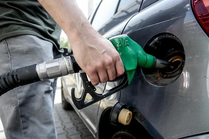 Stangata d'estate ai distributori: l'onda lunga del caro-carburanti si abbatte sulla Sicilia