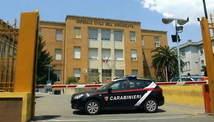 Arrestato con la droga in casa si butta dal balcone: 25enne muore a Cosenza 