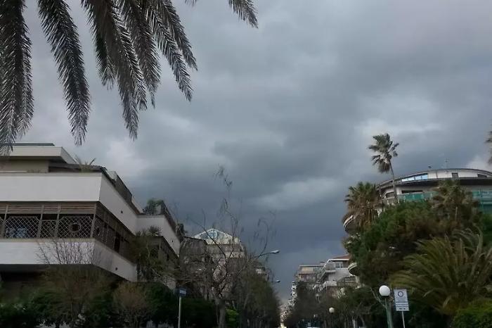 Ultima domenica di luglio con pioggia e allerta sulle coste ma &egrave; in arrivo nuova ondata di calore
