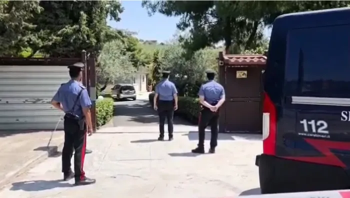 La notte di terrore del furto in casa a Ramacca: i rumori, la colluttazione, le coltellate al ladro e l'arresto