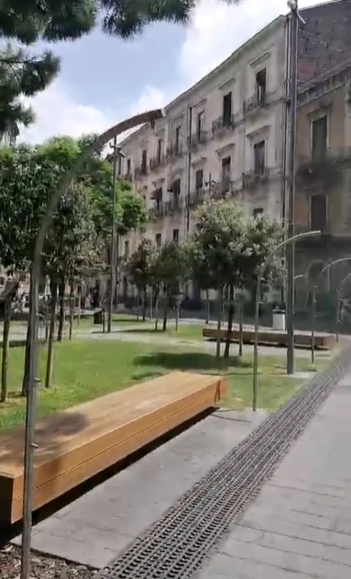 A Catania i nebulizzatori di piazza Turi Ferro ancora fuori uso: sollievo dal caldo negato