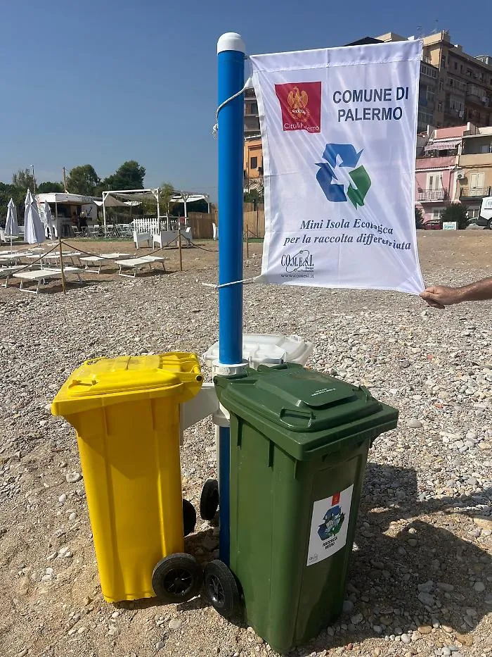 Rifiuti, a Palermo installate le prime sei eco-isola all'Arenella