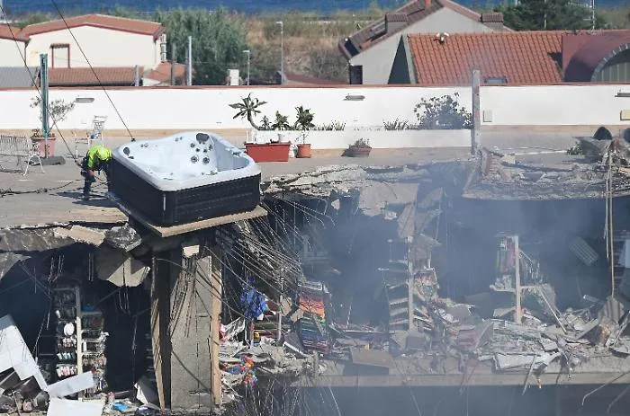 &laquo;Non molliamo le speranze, noi continuiamo&raquo;. Dopo il crollo di Messina, le ore decisive per trovare vivi i dispersi