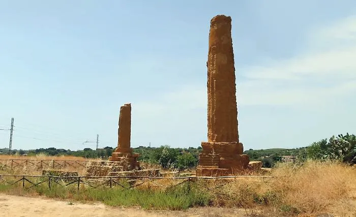 Furto di cavi di rame alla Valle dei Templi: i ladri agiscono indisturbati e il tempio di Vulcano resta al buio