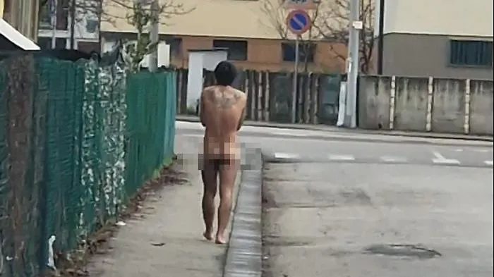 Vittoria, migrante girava nudo per strada: fermato dalla polizia