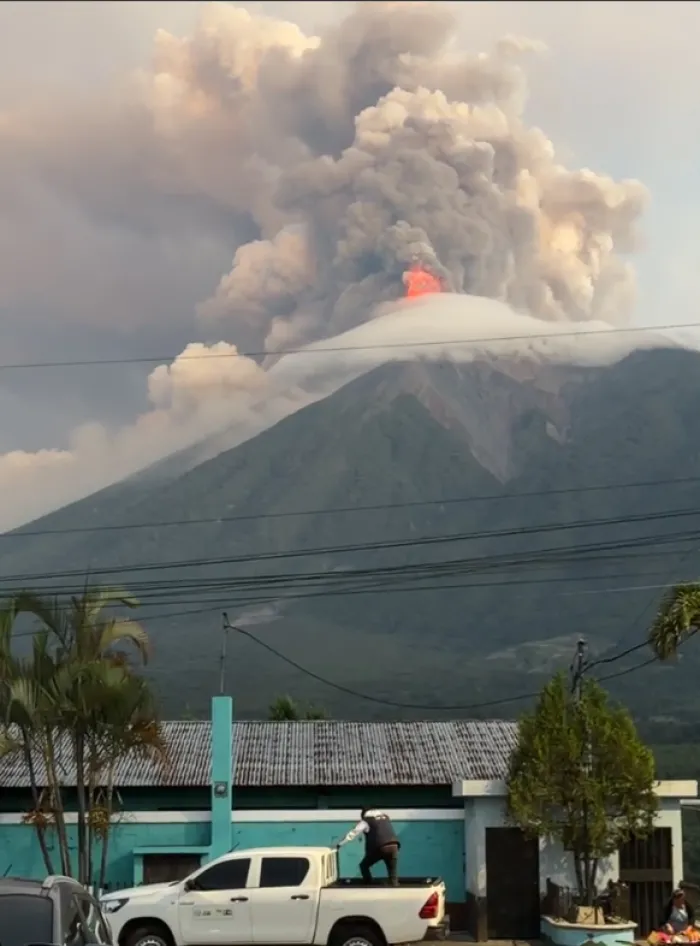 Il vulcano Fuego esplode in Guatemala, scuole chiuse e persone evacuate: il video