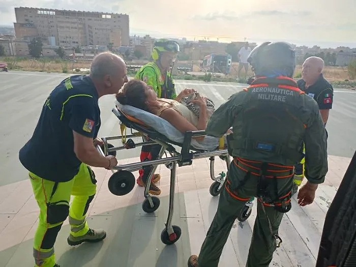 Escursionista ferita nella Riserva dello Zingaro soccorsa da un elicottero dell'Aeronautica Militare