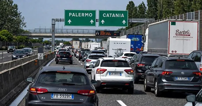 Esodo da bollino nero sulle autostrade: ma la Sicilia si scopre un imbuto per via dei cantieri eterni lungo le autostrade