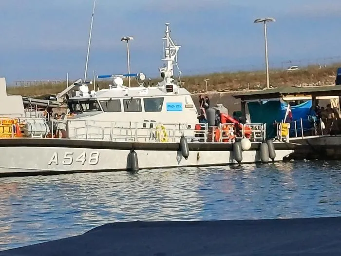 Migranti, la Germania stringe i tempi: &laquo;I rientri verso l'Italia devono ripartire". Roma: &laquo;Compensiamo le vostre Ong&raquo;