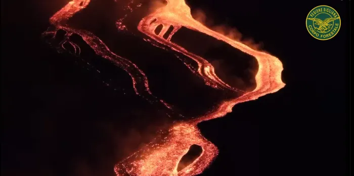 Catania, voli in arrivo sospesi fino alle 21. Sull'Etna quadro in evoluzione: ecco cosa accade tra rischi (pochi) e fruizione