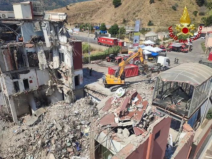 Funerali al Duomo di Messina per quattro vittime del crollo di Pistunina
