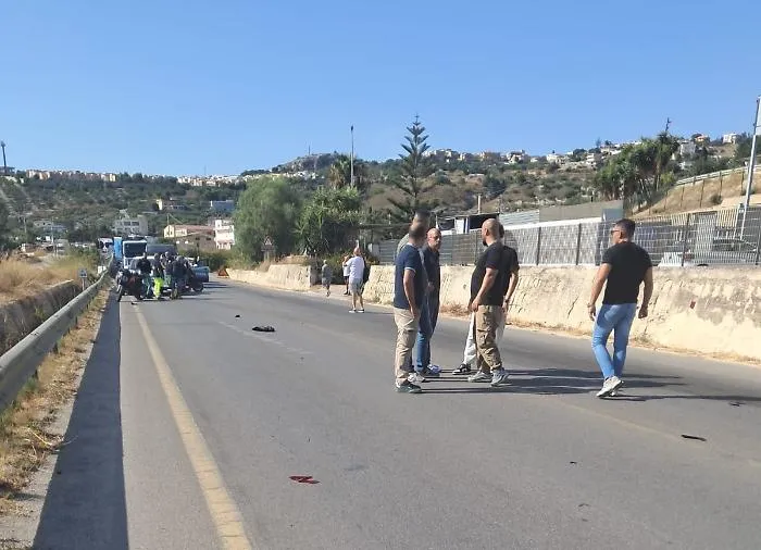 Tragedia sulla Statale 115 a Sciacca: scontro mortale tra moto e camioncino