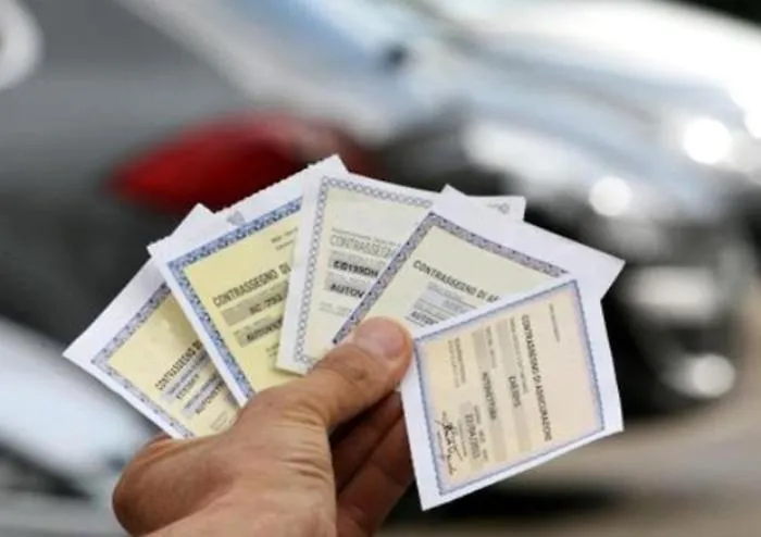 Assicurazione Rc auto, multa fino a mille euro nel nuovo Codice della Strada (e stangata sui monopattini)