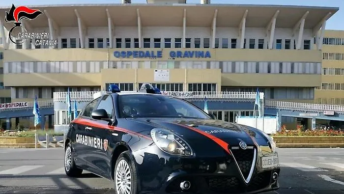 Caltagirone, aggredisce medico in ospedale e minaccia di morte: arrestato 28enne