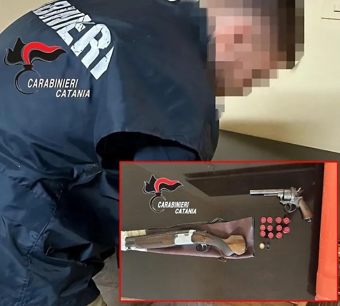 Fucile a canne mozzate e rivoltella: 22enne arresto a Catania, accertamenti sulle armi