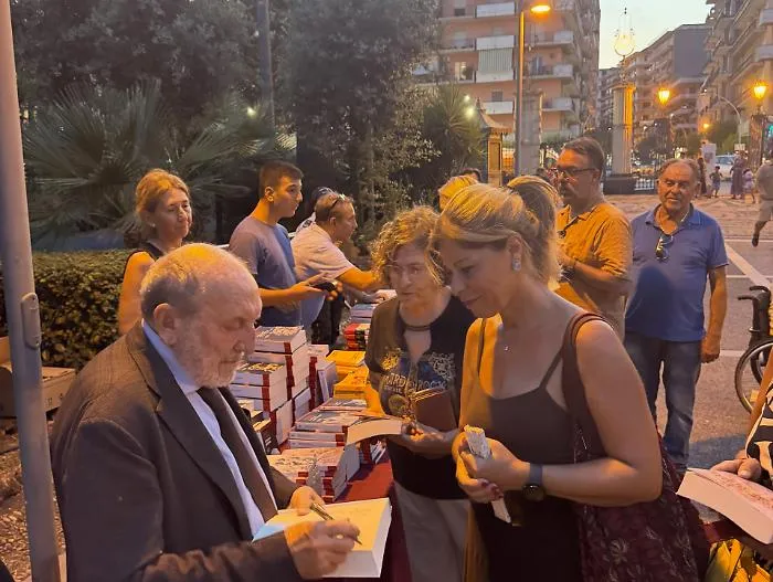 La lectio del filosofo Umberto Galimberti: &laquo;Viviamo in un mondo senza scopi&raquo;