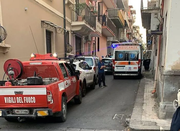 Anziana cade in casa e resta a terra per giorni: salvata dai soccorritori a Scordia