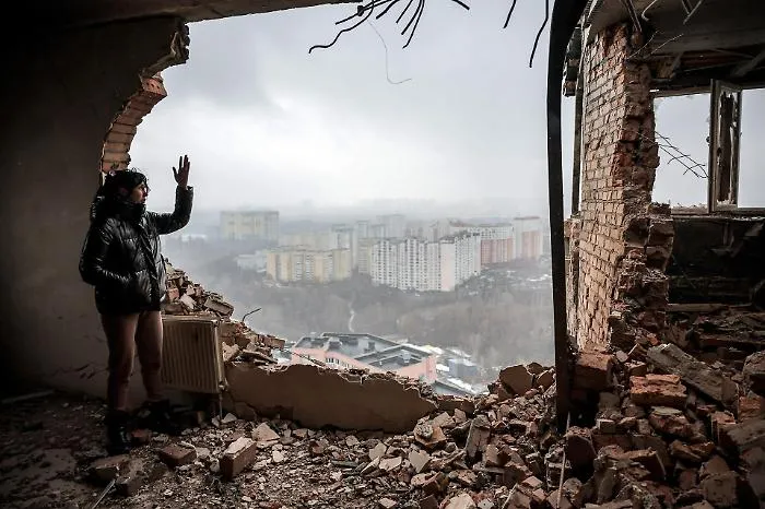 Drone russo colpisce la sede dell'intelligence a Kiev, Zelensky: &laquo;Risponderemo&raquo;