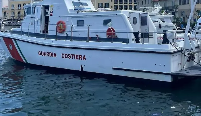 Ventenne scompare in mare a San Giovanni Li Cuti: scattano le ricerche fino ad Aci Castello 
