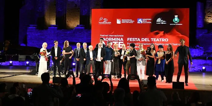 Dodici premiati, dodici storie di teatro: al Teatro Antico la Festa del Teatro di Taormina Arte