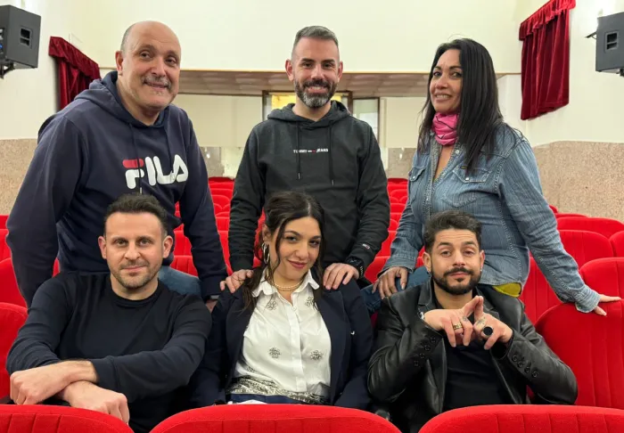Sotto il Tocco, gran finale gratuito a Lavina con "Separati ma non troppo"