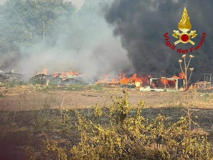 La Sicilia ancora avvolta dalle fiamme: roghi in pi&ugrave; province con case e strutture messe in sicurezza