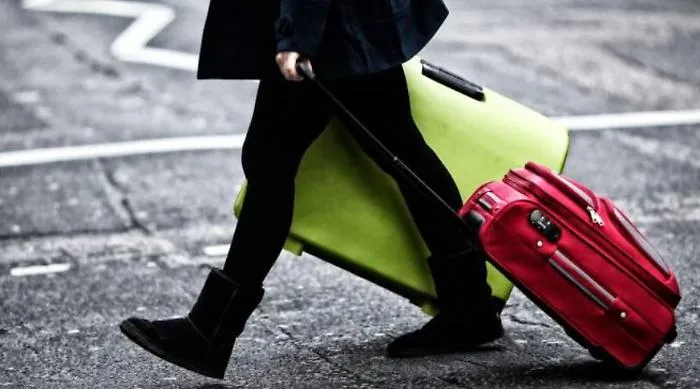 La generazione trolley riguarda anche i genitori: guida alla vita "da remoto", affinch&eacute; i figli spicchino il volo