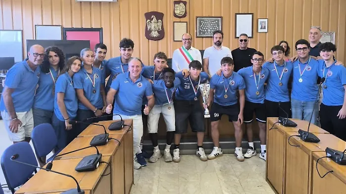 Pallamano: in campioni italiani Under 16 di beach handball del Th Mascalucia premiati dal Comune