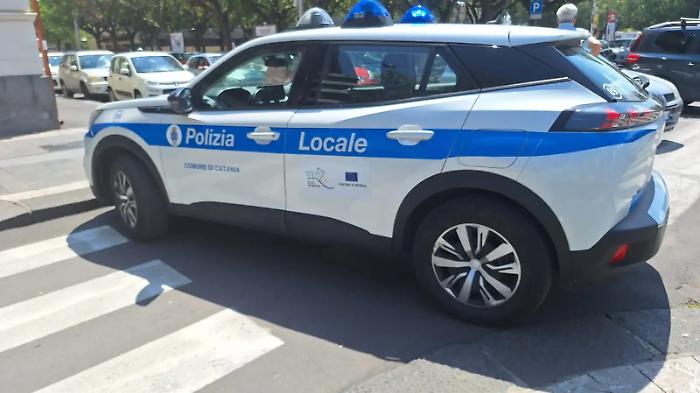 Microchip asportati dalle CIE per creare identit&agrave; false: due denunciati per truffa a quindicenni 