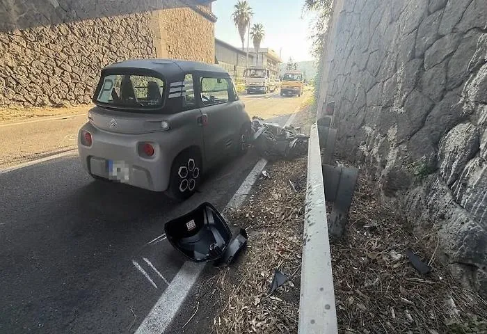 Grave scontro sulla Statale 114 tra Giarre e Mascali fra due auto e una moto: centauro resta ferito