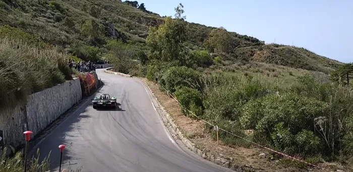 Paura alla cronoscalata del Monte Erice, auto esce fuori strada durante la corsa: due morti, almeno un ferito grave