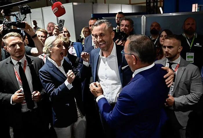 Vittoria AfD, Ulrich Siegmund da cameriere a icona dei socia: chi &egrave; "l'uomo pi&ugrave; pericoloso della Germania"