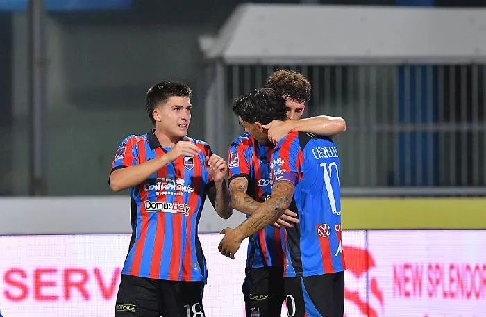 Il Catania risorge, la mossa di Longo che ha affondato il Cosenza: finisce 4 a 0