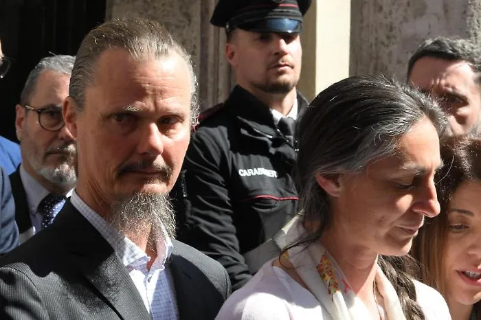 Famiglia nel bosco, incontro con la nuova assistente sociale: parte il rientro a tappe dei bambini