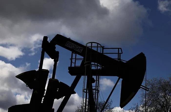 Petrolio vicino a 100 dollari: la guerra stringe la morsa sulle rotte del Golfo
