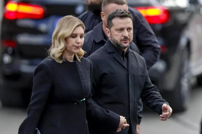 L'aereo di Zelensky &laquo;quasi colpito da un drone&raquo; durante il decollo per la Norvegia