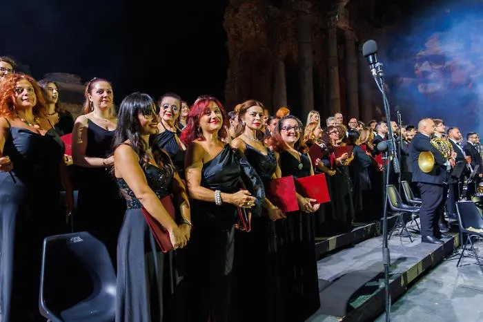 Il Festival Lirico dei Teatri di Pietra celebra Franco Battiato al Castello di Donnafugata con Rita Botto e il Coro Lirico Siciliano