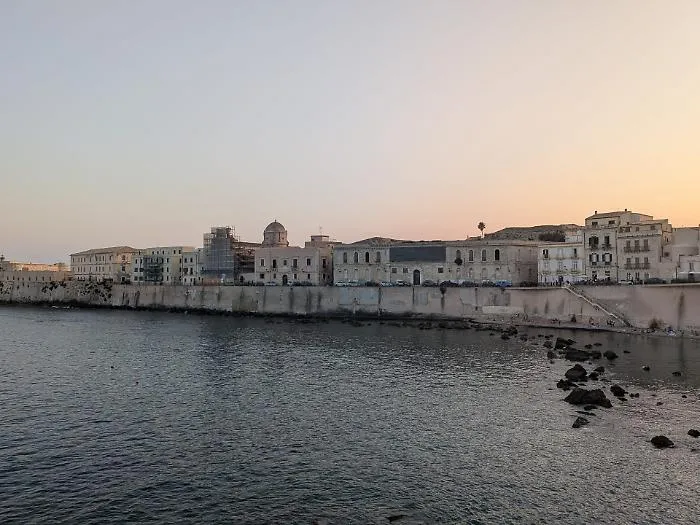 Ortigia pays the price of the boom: hotels and B&Bs more than accommodations. The associations: "We are losing the social value of the neighborhood."