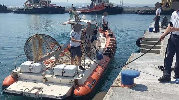 Telline pescate illegalmente ad Agnone Bagni, due persone sanzionate