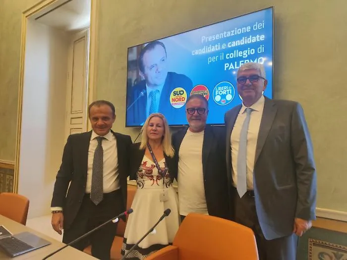 Regionali, De Luca all'arrembaggio di Palermo. La Vardera? &laquo;Stia attento all'effetto rinculo, solidariet&agrave; a Sodano&raquo;