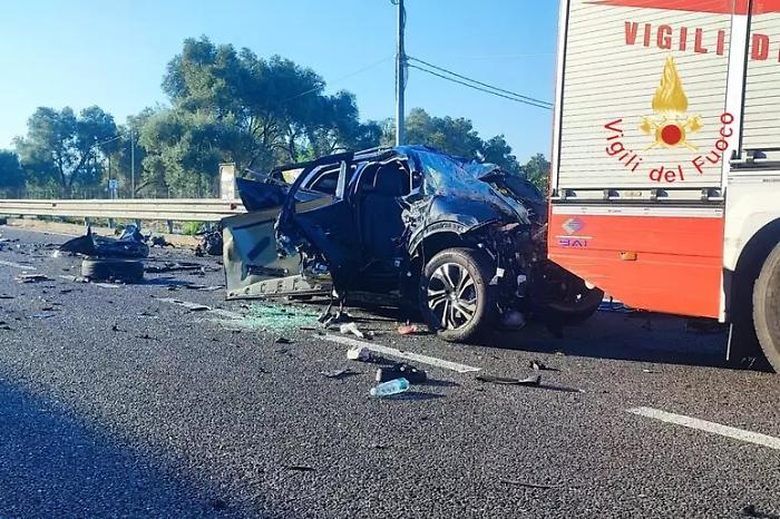 Schianto sulla Jonio-Tirreno, muoiono un padre e le figlie di 14 e 8 anni