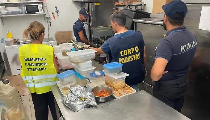 &laquo;Altro che bar degli orrori, nessuna chiusura e accertamenti in corso&raquo;, la difesa dell'attivit&agrave; sottoposta a controlli